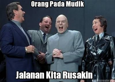 orang-pada-mudik-jalanan-kita-rusakin