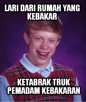 lari-dari-rumah-yang-kebakar-ketabrak-truk-pemadam-kebakaran