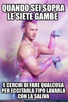 quando-sei-sopra-le-siete-gambe-e-cerchi-di-fare-qualcosa-per-eccitarla-tipo-lav